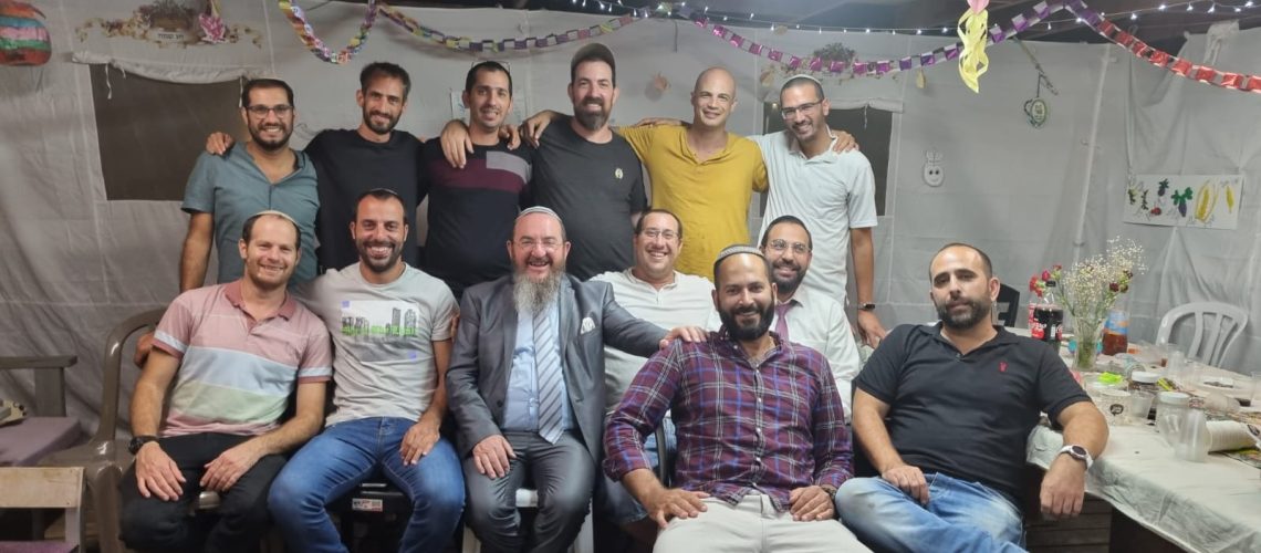 בסוכה של הרב שלמה 5