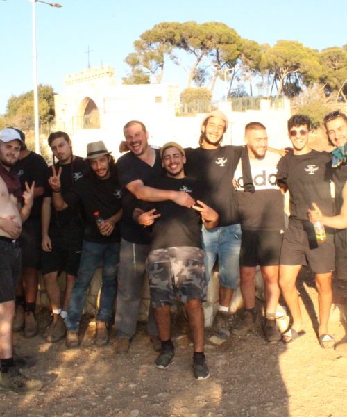 סוף מסלול מחובקים